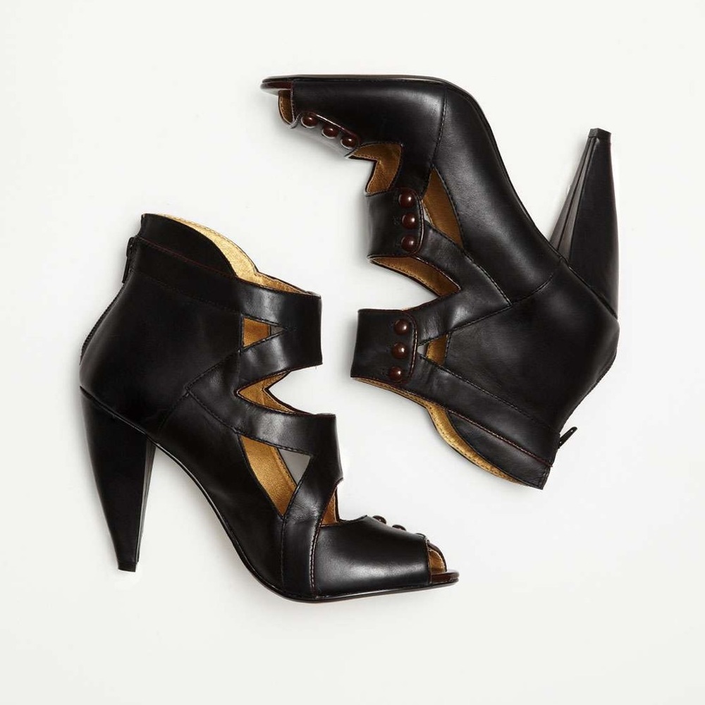 Seychelles Bell Peep Toe Sandal